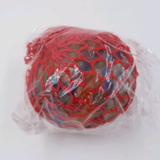 Stressbold i net med vandperler rød