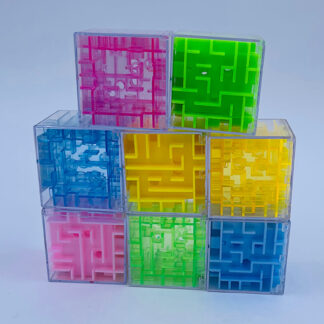 puzzle game svær labyrint som er i plexiglas der er gennemsigtigt den er firkanter og lidt svær hvor man skal bruge hjernen i 8 variant farver
