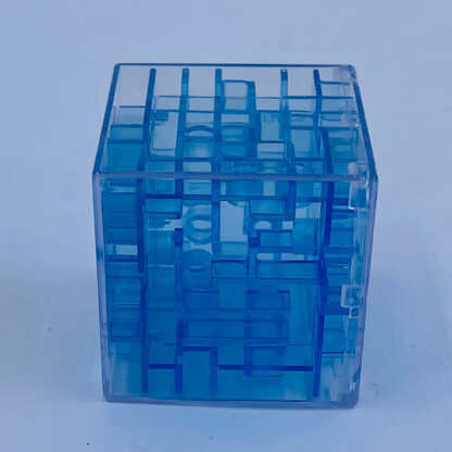 puzzle game svær labyrint som er i plexiglas der er gennemsigtigt den er firkanter og lidt svær hvor man skal bruge hjernen i 8 variant farver i lyseblå