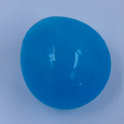 stickey stressbold som sidder fast på væggen eller loftet og er i flere farver samt er den selvlysende glow in the dark blå