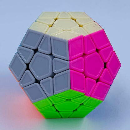 stor rubiks kube rubix cube rubikskube rubixcube der er hexagon formet der er svær at løse hvor man kan pille den fra hinanden i flotte farver 3x3