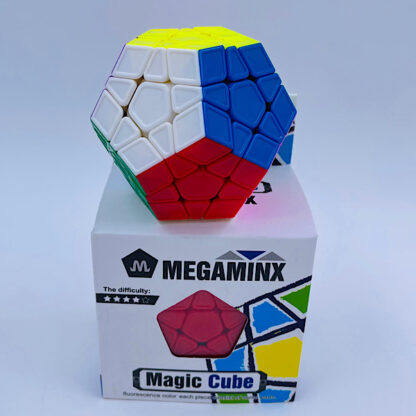 stor rubiks kube rubix cube rubikskube rubixcube der er hexagon formet der er svær at løse hvor man kan pille den fra hinanden i flotte farver 3x3 samlet