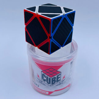 rubiks kube rubix cube som er mega sjov og udfordrende den kræver til erfaring og har et twist der gøre den endnu svære det er en 3x3 firkant professor terning til små gaver eller fidget toys