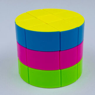 rubix cube rubiks kube rubixcube rubikskube i cylinder form der er 3x3 og sjov at lege med samt udfordrende som er en hjernetvister i svær udgave