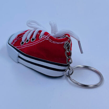 converse sko kondisko med snørebånd flotte farver nøgleringe sjove fidget toys rød