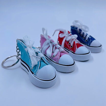 converse sko kondisko med snørebånd flotte farver nøgleringe sjove fidget toys samlet