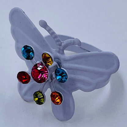 Hvid sommerfugl med farvede diamanter justerbar ring af metal
