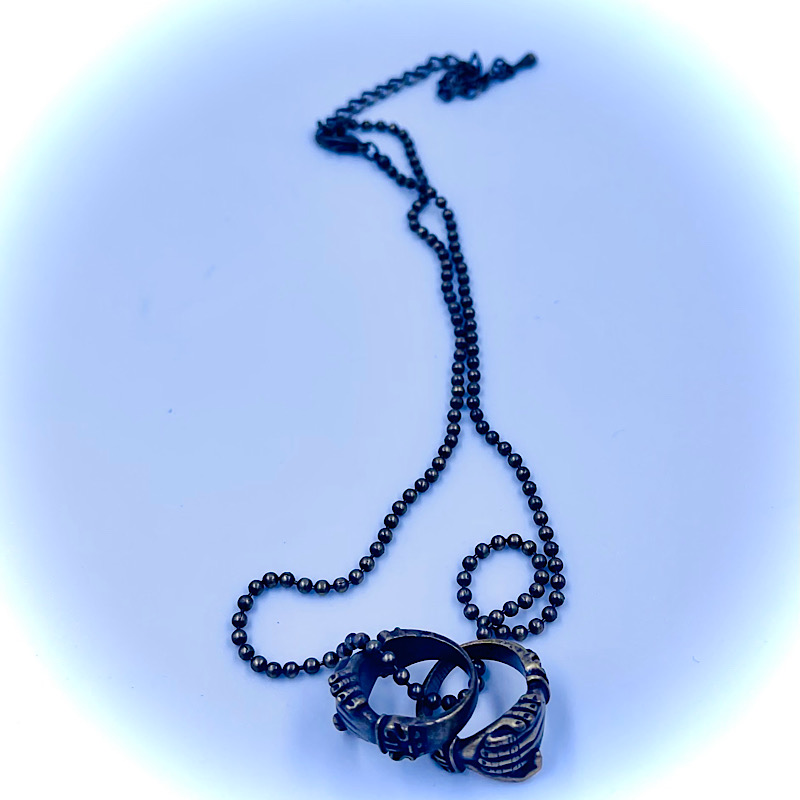 Absalons Hemmelighed Venskabsring Halskæde Julekalender DR Kalendergaver Pakkekalender Absalons Hemmelighed Venskabsring Halskæde Julekalender DR Kalendergaver Pakkekalender